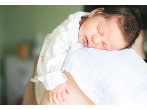 Hogyan kell helyesen büfiztetni a babát?